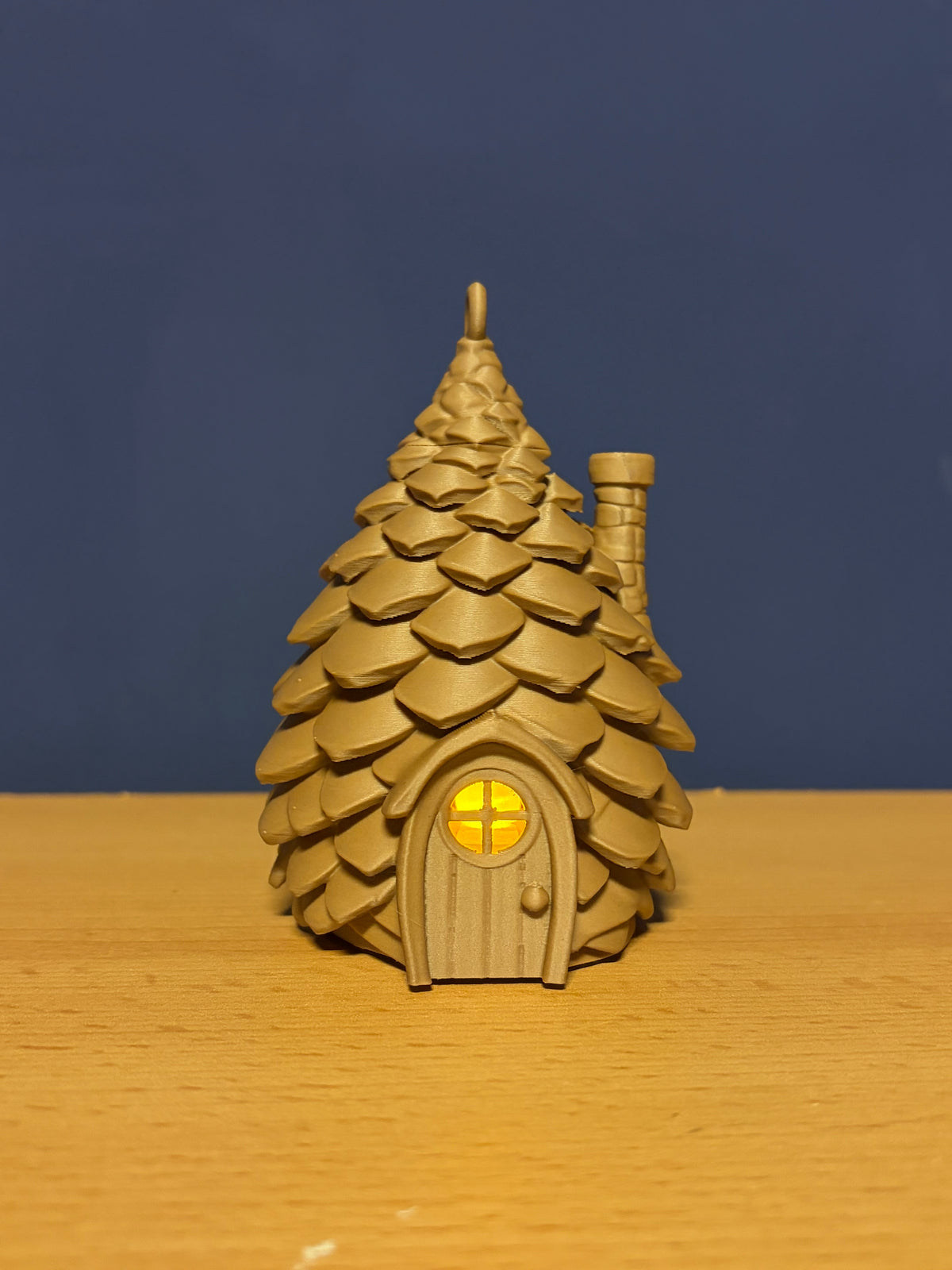 Wichtelhaus 11 cm – 3D-gedrucktes Tannenhaus für LED-Licht